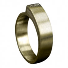 Ring 5mm met 3 steentjes en open askamer